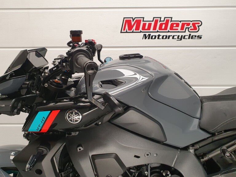 Yamaha MT 10 YAMAHA MT 10 foto 6