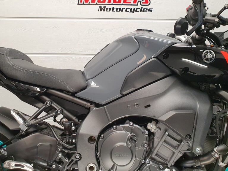 Yamaha MT 10 YAMAHA MT 10 foto 11