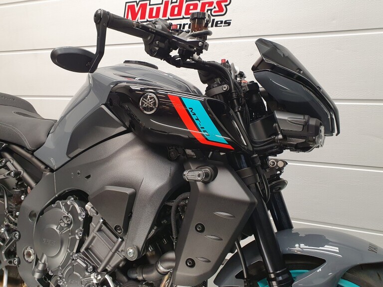 Yamaha MT 10 YAMAHA MT 10 foto 13