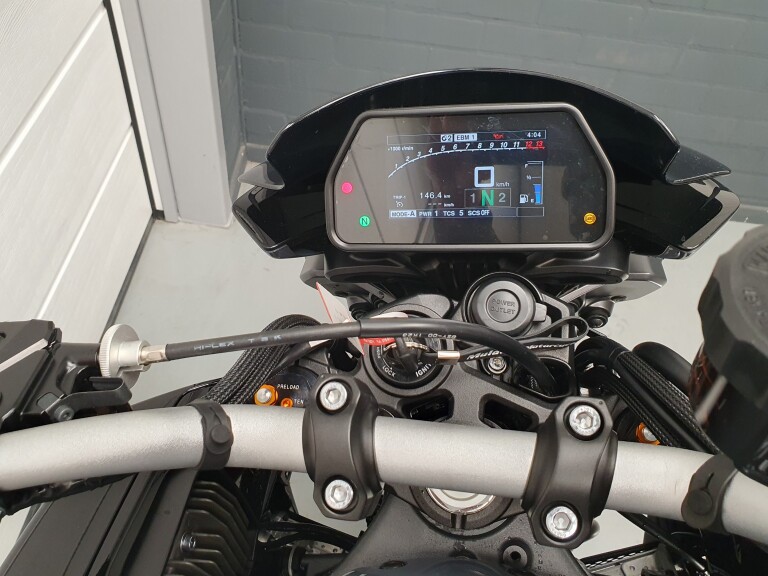 Yamaha MT 10 YAMAHA MT 10 foto 16
