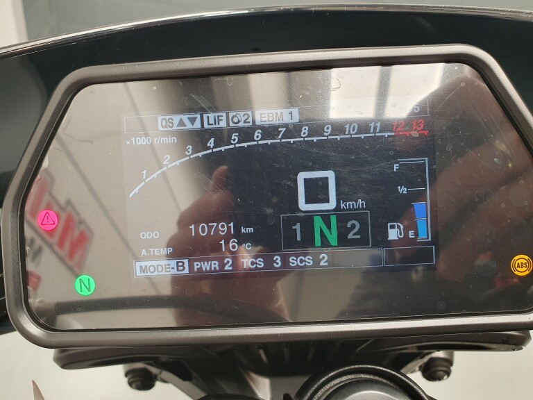 Yamaha MT 10 YAMAHA MT 10 foto 17