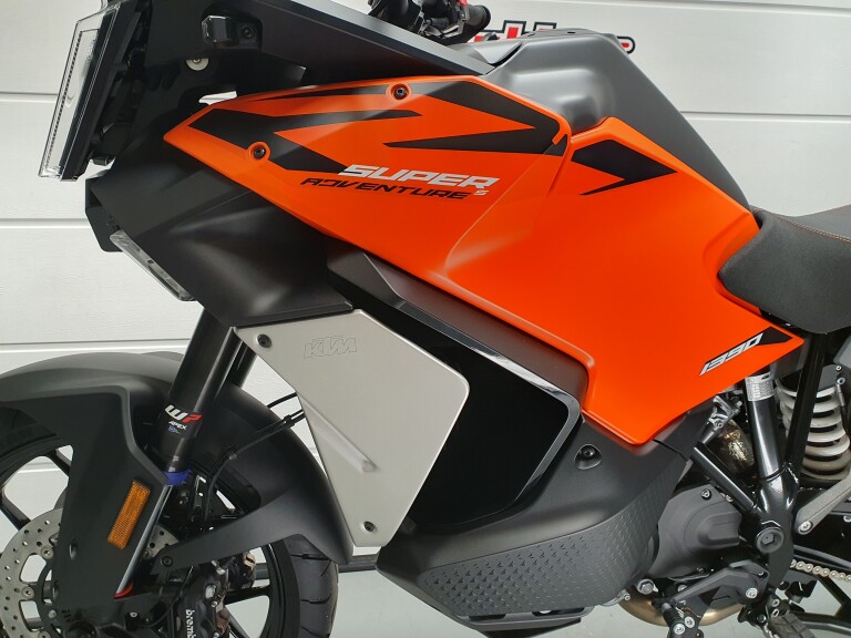 KTM 1390 SUPER ADVENTURE S EVO foto 5