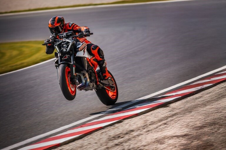 KTM 990 DUKE R foto 2