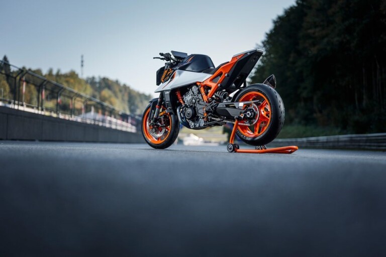 KTM 990 DUKE R foto 3