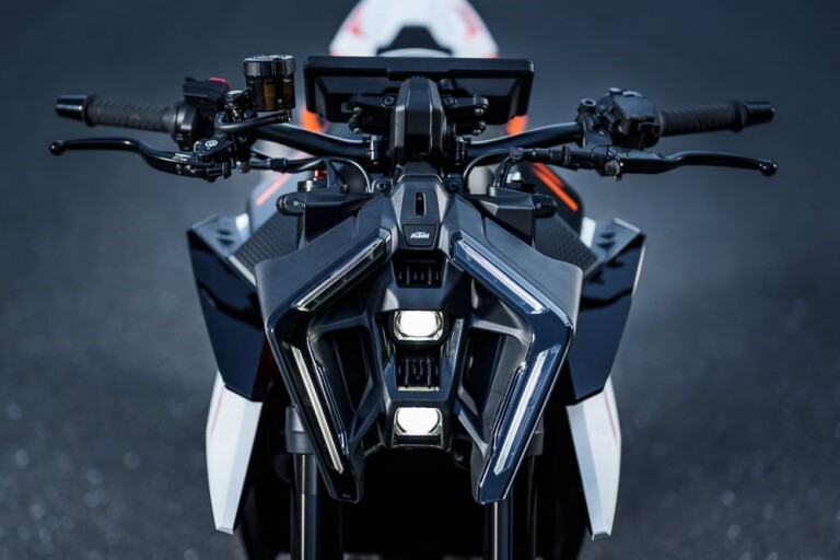 KTM 990 DUKE R foto 6