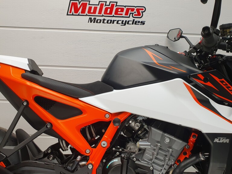 KTM 990 DUKE R foto 9