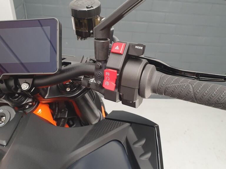 KTM 990 DUKE R foto 16