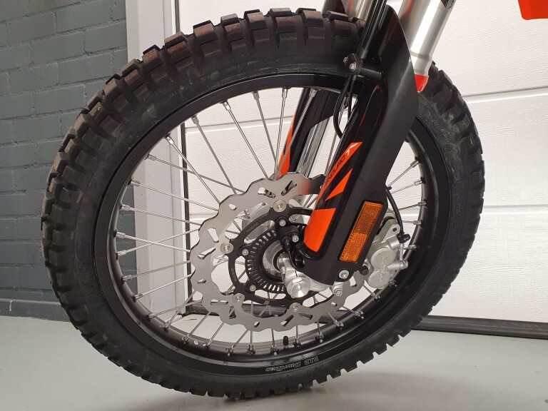 KTM 690 ENDURO R foto 4