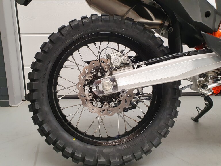 KTM 690 ENDURO R foto 9