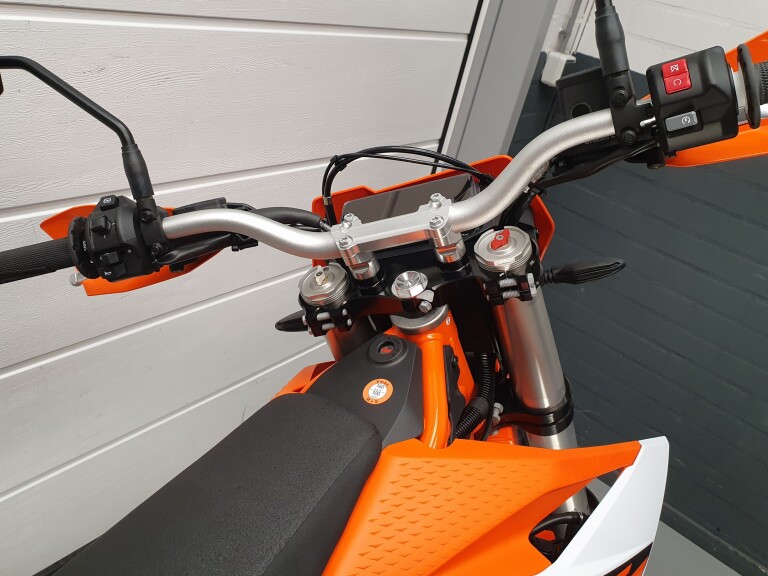 KTM 690 ENDURO R foto 15