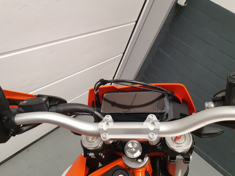 KTM 690 ENDURO R foto 16