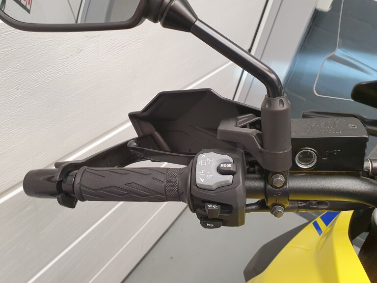 Suzuki DL 1050 V-STROM DE foto 18