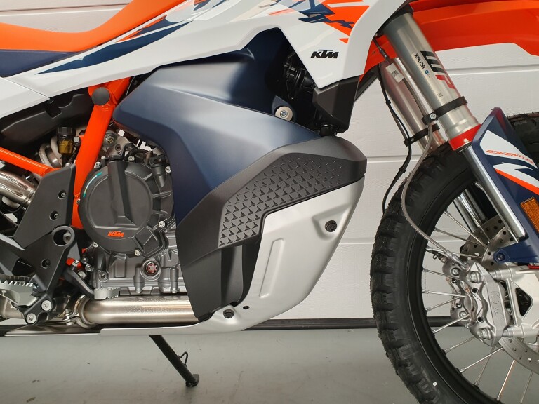 KTM 890 ADVENTURE R foto 11