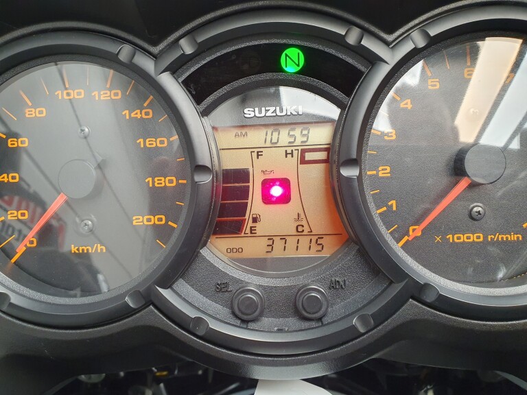 Suzuki DL 650 V-STROM foto 11