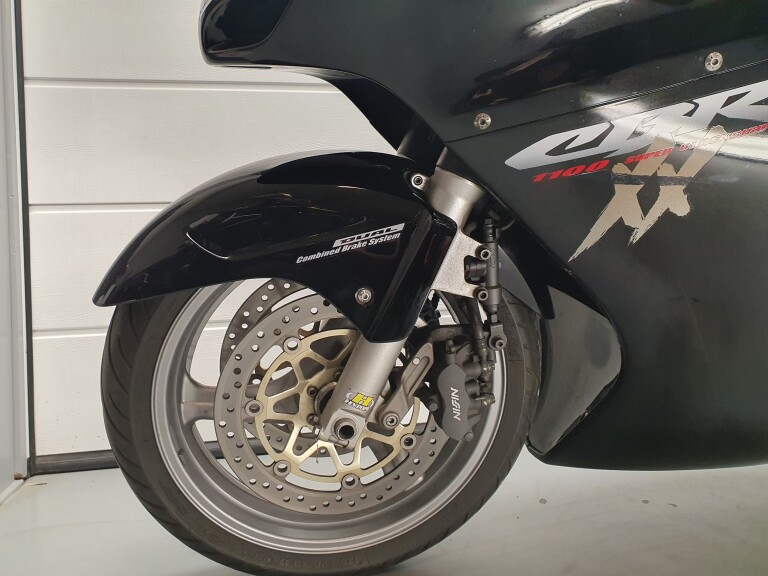 Honda CBR 1100 XX SUPER BLACKBIRD foto 3
