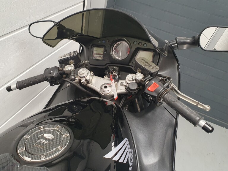 Honda CBR 1100 XX SUPER BLACKBIRD foto 15