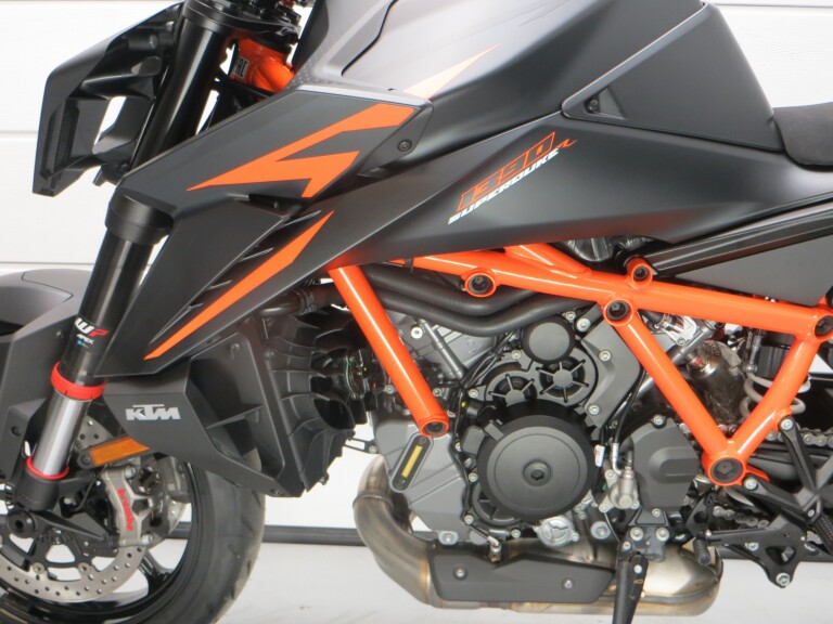 KTM 1390 SUPER DUKE R foto 4