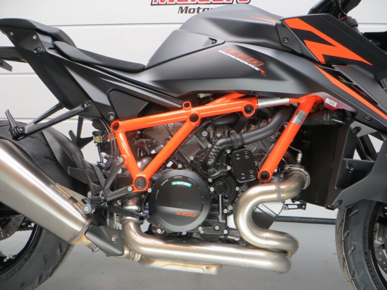KTM 1390 SUPER DUKE R foto 11