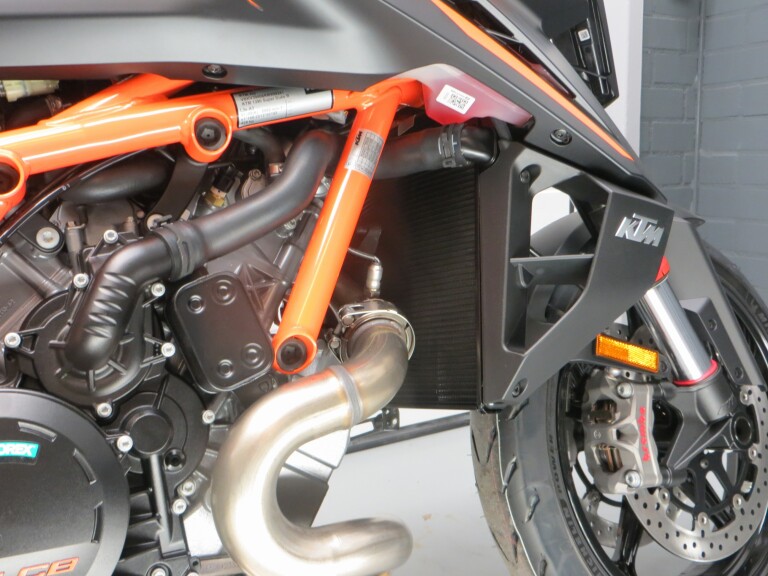KTM 1390 SUPER DUKE R foto 12