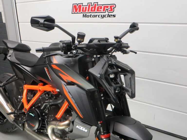 KTM 1390 SUPER DUKE R foto 13
