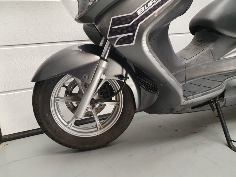 Suzuki UH 200 BURGMAN foto 4