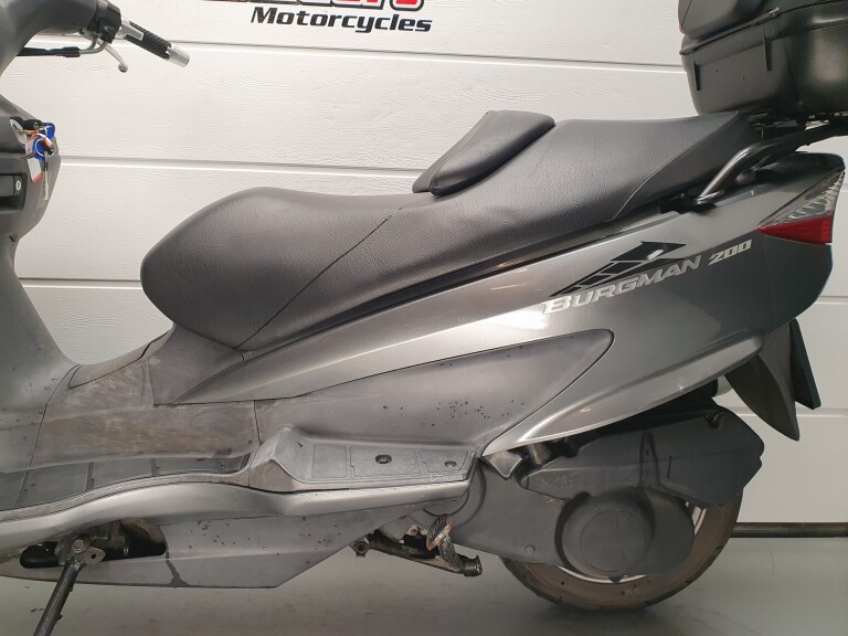 Suzuki UH 200 BURGMAN foto 6