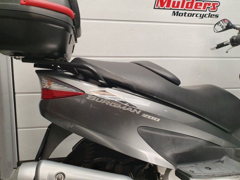 Suzuki UH 200 BURGMAN foto 8