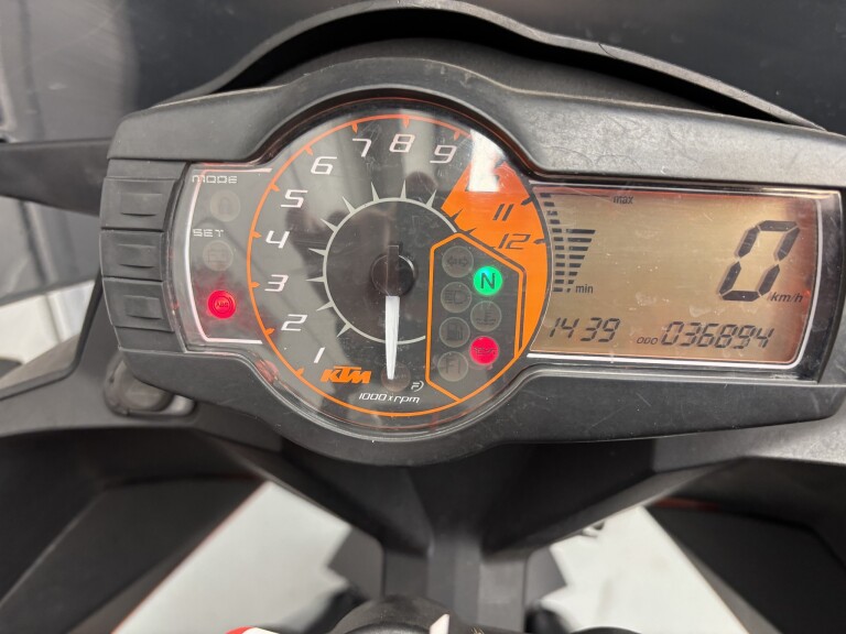 KTM 990 SUPERMOTO T foto 4