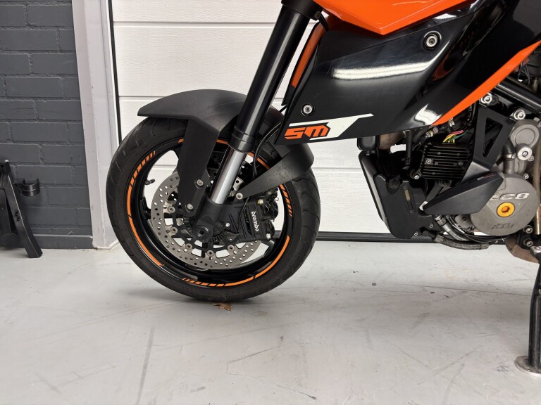 KTM 990 SUPERMOTO T foto 10