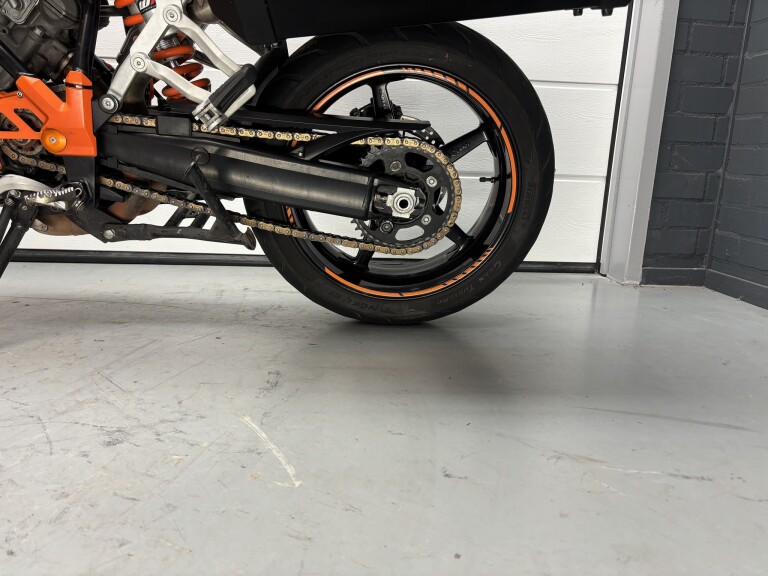 KTM 990 SUPERMOTO T foto 13