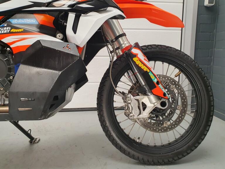 KTM 890 ADVENTURE R foto 11