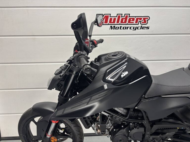 KTM 125 DUKE foto 4