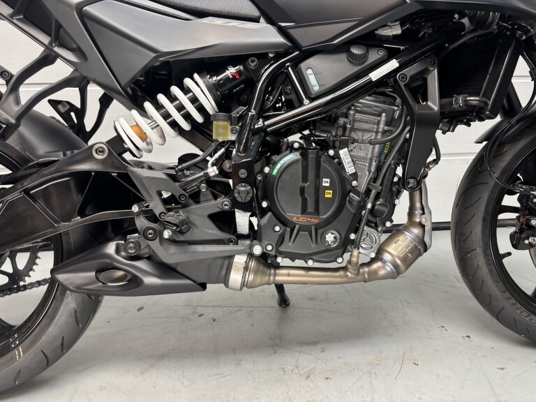 KTM 125 DUKE foto 10