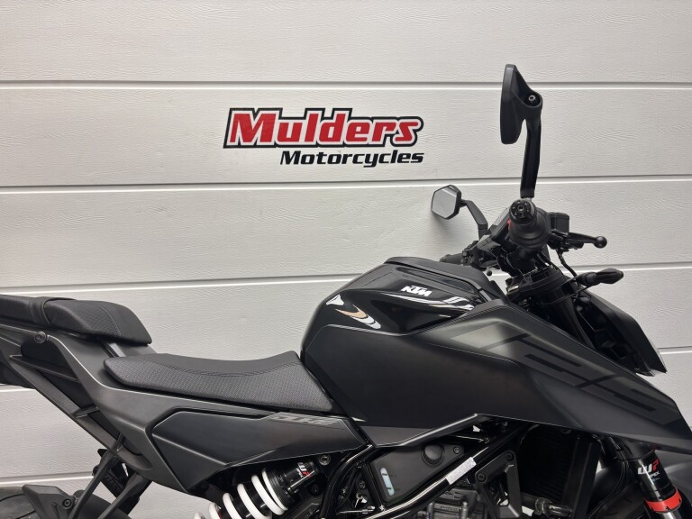 KTM 125 DUKE foto 11