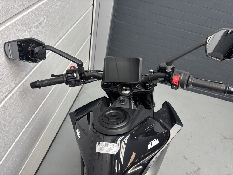 KTM 125 DUKE foto 13