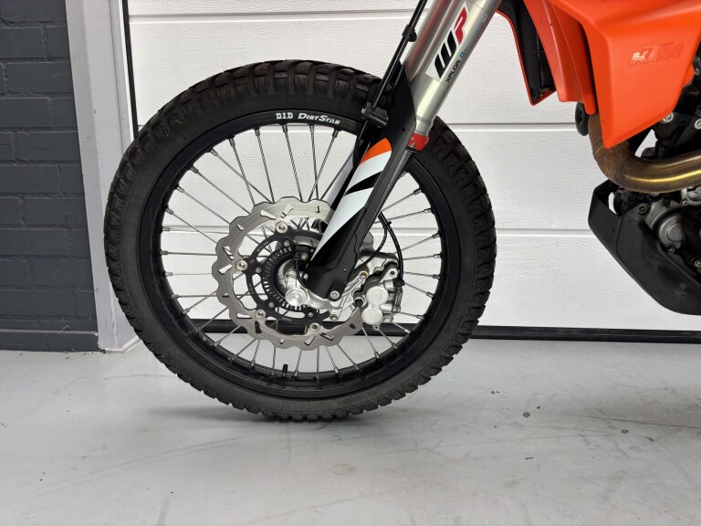 KTM 690 ENDURO R foto 10