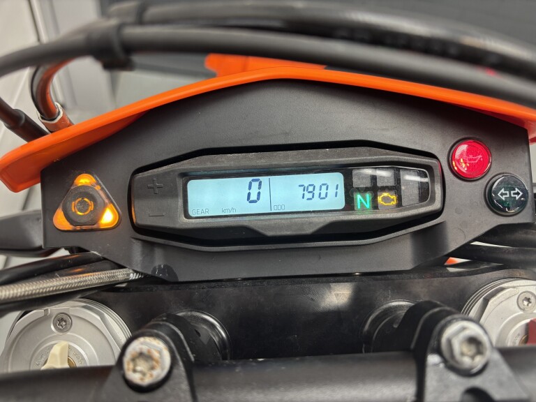 KTM 690 ENDURO R foto 13