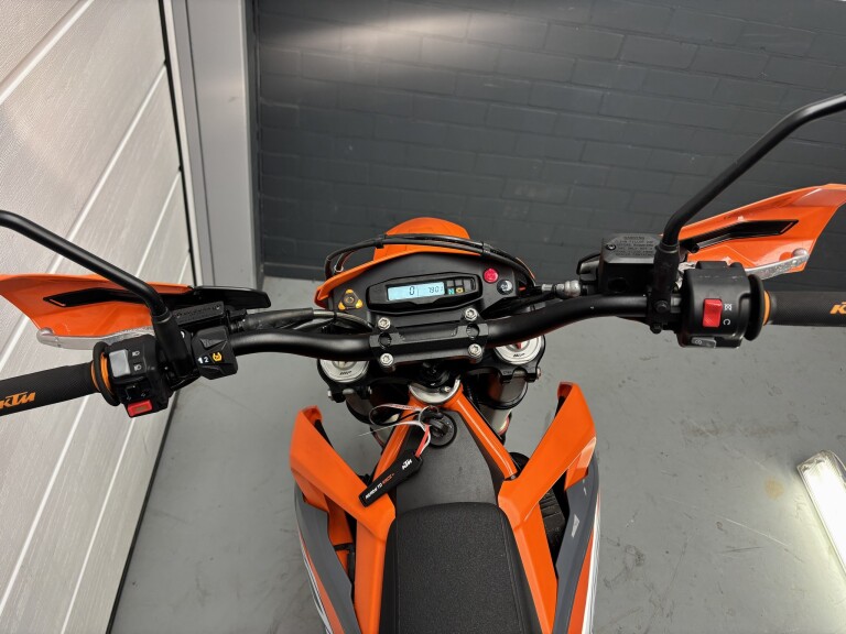 KTM 690 ENDURO R foto 14