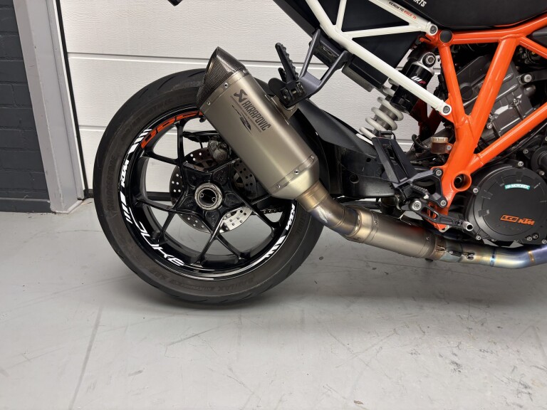 KTM 1290 SUPER DUKE R foto 11