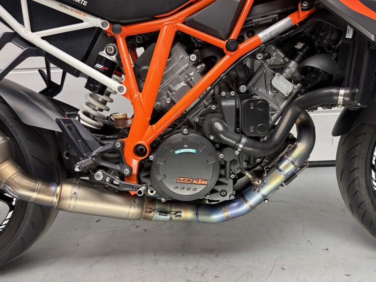 KTM 1290 SUPER DUKE R foto 14