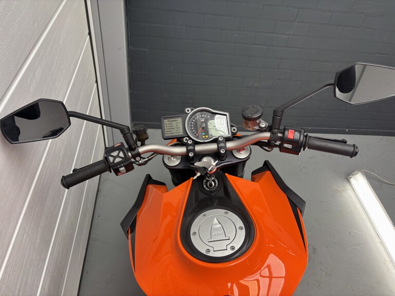 KTM 1290 SUPER DUKE R foto 16