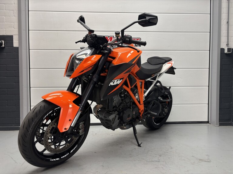 KTM 1290 SUPER DUKE R 