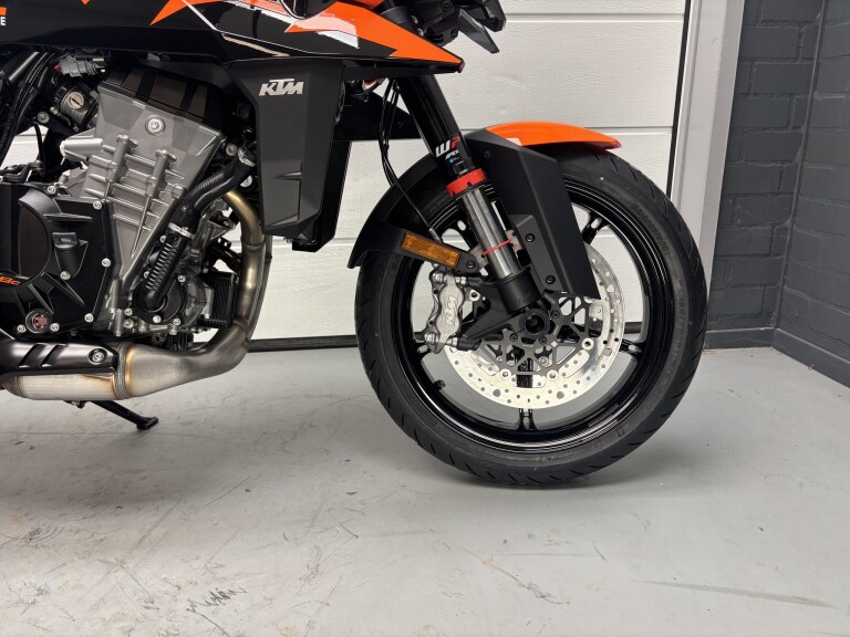 KTM 990 DUKE foto 7