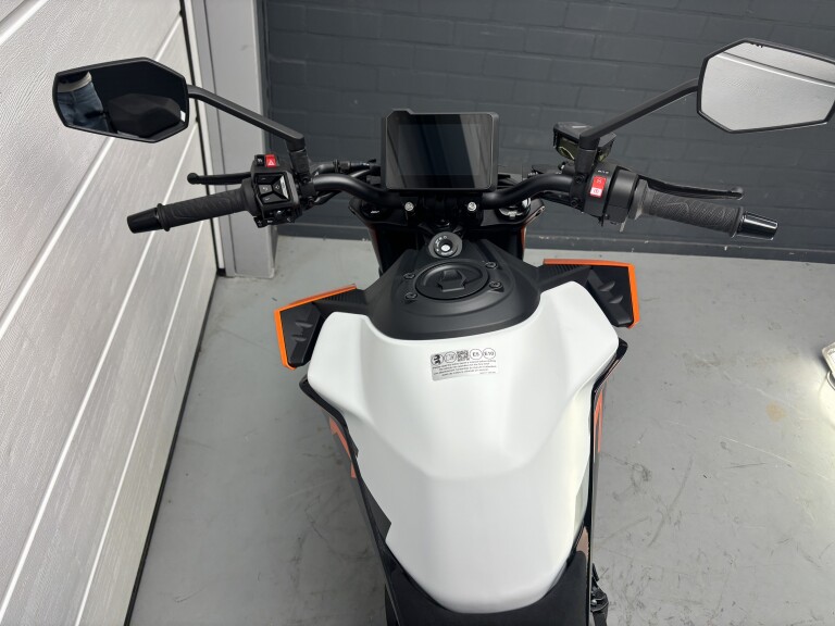 KTM 990 DUKE foto 13