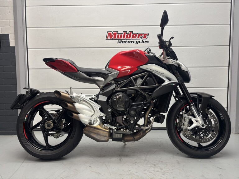 MV agusta BRUTALE 800 