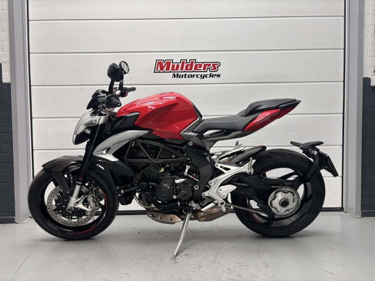 MV agusta BRUTALE 800 foto 2