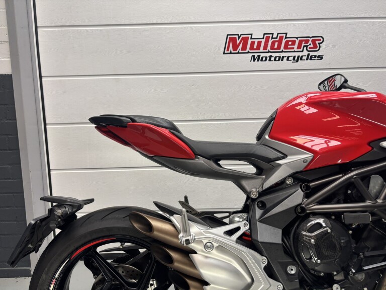 MV agusta BRUTALE 800 foto 3