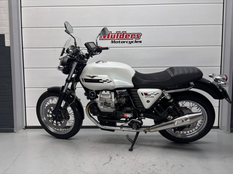 Moto Guzzi V7 CAFÉ CLASSIC foto 2