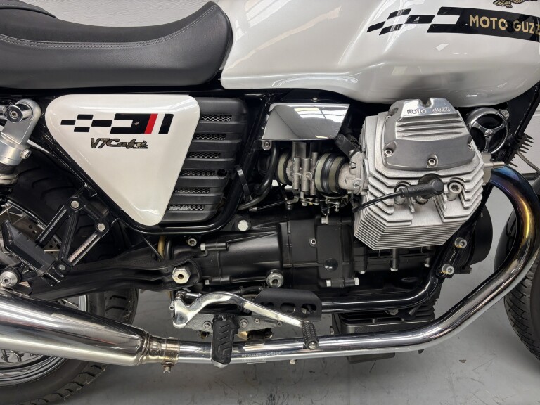 Moto Guzzi V7 CAFÉ CLASSIC foto 3