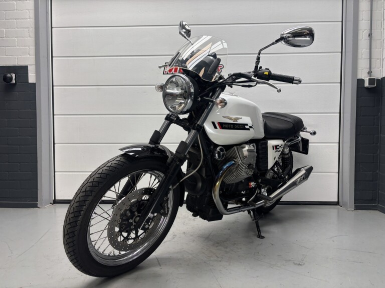 Moto Guzzi V7 CAFÉ CLASSIC 